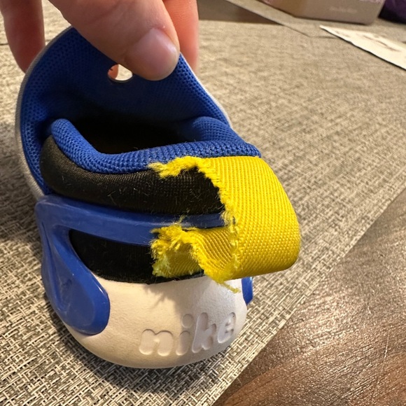 Nike Dynamo Go Blue Yellow Pull On Running Shoes Size 6C Toddler - Picture 6 of 9